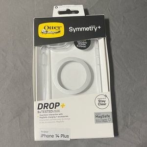 OtterBox Symmetry + Series Clear Case for iPhone 14 Pluswith MagSafe Charging